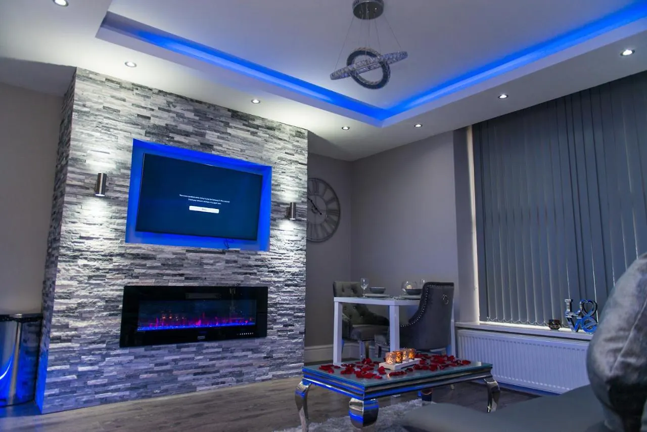 Aphrodite Suites Huddersfield Appartement